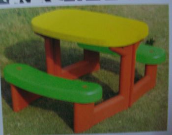 Bàn liền ghế bằng nhựa